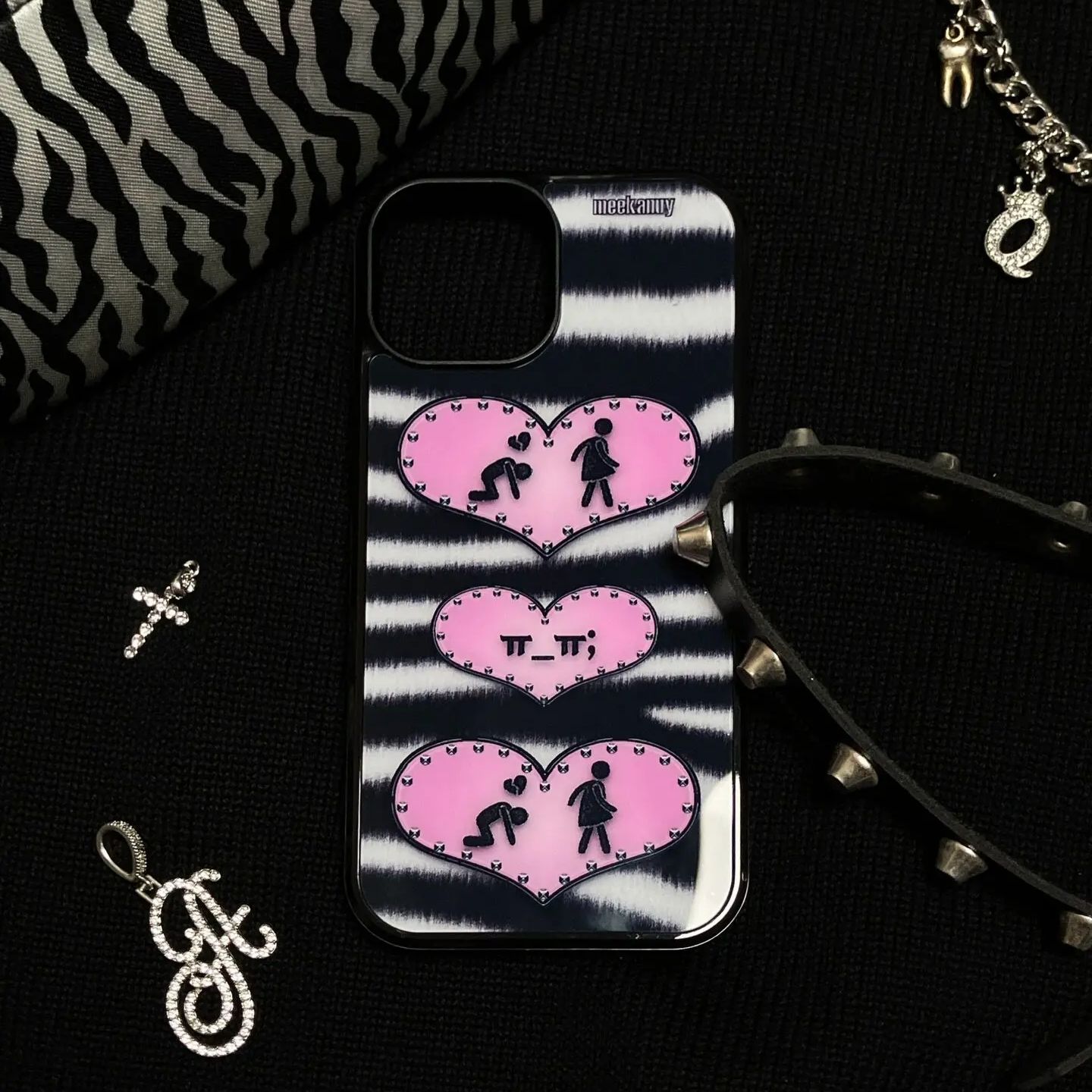 ニッチな個性派ブラック＆ピンクのラブY2Kストライプ柄スマホ - Phone Cases Personalised のレビューと価格